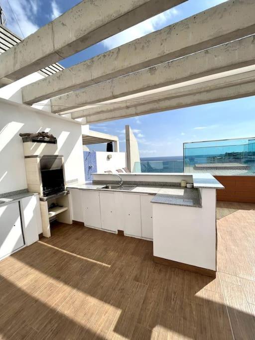 Luxury Penthouse With A Private Jacuzzi! Apartment Punta Prima  Exterior photo